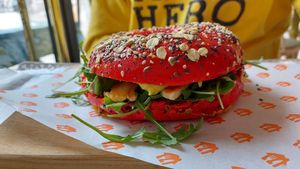 Bagle mit Halloumi at Café Garrett by Ohana in Lisbon
