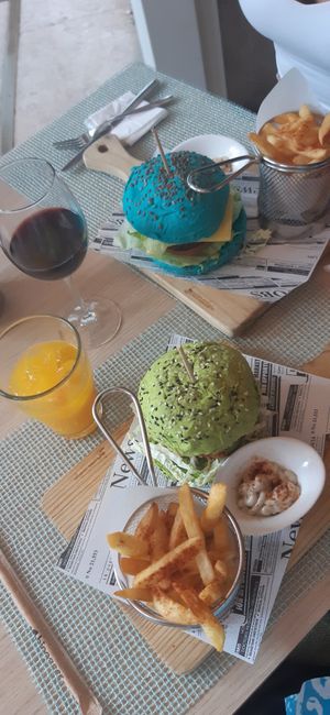 Burgers + french fries and vegan mayo at Café Garrett by Ohana in Lisbon