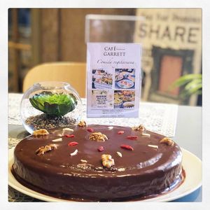 Cake at Café Garrett by Ohana in Lisbon