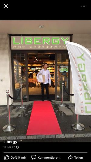 The entrance and the owner at Libergy in Dietikon