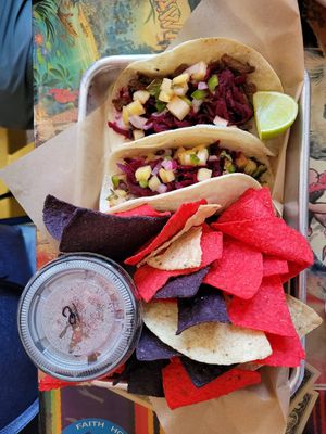 Hawaiian steak tacos with chips and salsa at Tiki Loco in Dallas