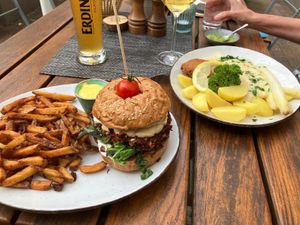 Otto Normal burger and Asparagus with vegan Hollandaisesaus, yammy! at Emmels Dinkelrind in Neuberg