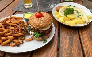 Vegan Burger and Asparagus with vegan Hollandaisesaus, Yammy! at Emmels Dinkelrind in Neuberg