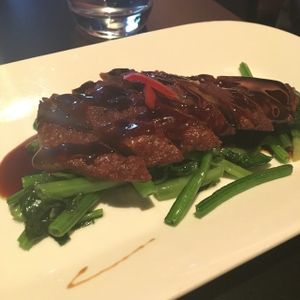 Célèbre "canard" laqué at ChuChai in Montreal