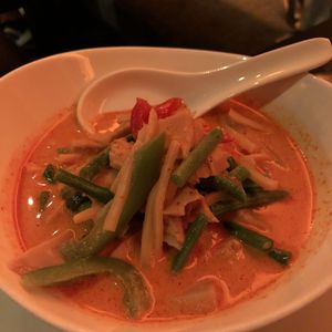 Poulet végétal au cari rouge et lait de coco at ChuChai in Montreal