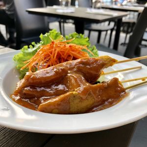 Brochettes de poulet végétal at ChuChai in Montreal