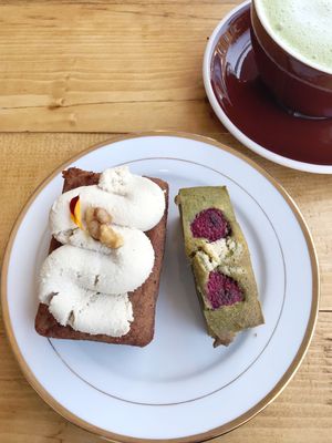 Carrot and matcha cake at Audacieuse Vanille in Montreal