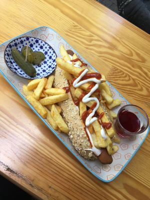 Der Amerikaner (vegan) at The Black Dog Hotdogs in Karlsruhe