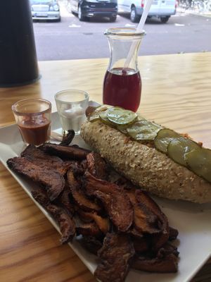 Der Dänische mit Kürbispommes  at The Black Dog Hotdogs in Karlsruhe