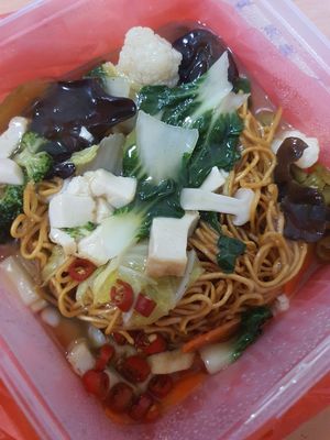 Crispy noodle at 340 Vegetarian in Northeast Singapore