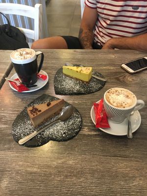 Raw coffee/chocolate and lemon cheesecakes at Balance Bowl in Gzira