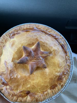 Mince & cheese pie 🤤 at Kindred NZ in Dunedin