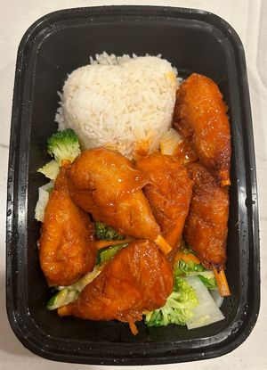 E77 buffalo hot chick’n  at Loving Hut - Chandler St in Worcester