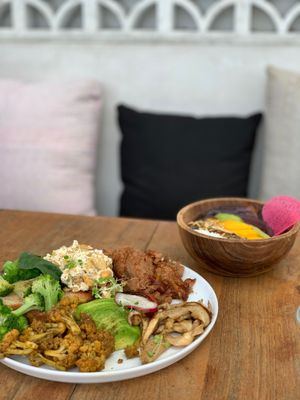 "big vegan" (gf upon request) & pink smoothie bowl (gf) at Coffee Cartel in Kerobokan Kelod