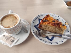 Vegan cake at Salamanca Magenta Cafe & Bar in Salamanca