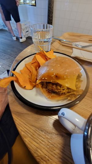 Burger at Wild & The Moon - Saint Honoré in Paris