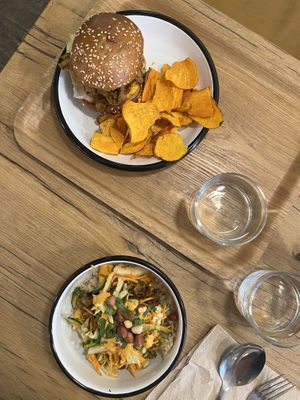 BBQ burger + Jack’s Bowling  at Wild & The Moon - Saint Honoré in Paris