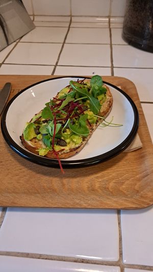 Avocado toast at Wild & The Moon - Saint Honoré in Paris