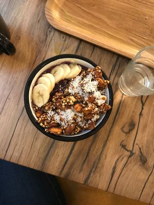 BEST ACAI BOWL at Wild & The Moon - Saint Honoré in Paris