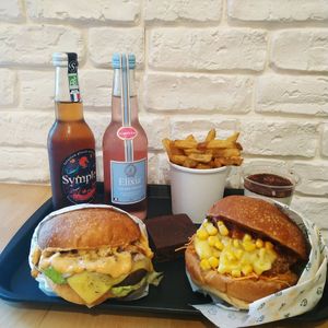 Bulldog et cowboy at Theory (ex-BurgerTheory) in Paris