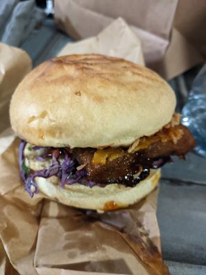 BBQ Buffalo (9,90€) - 2/5. at Theory (ex-BurgerTheory) in Paris