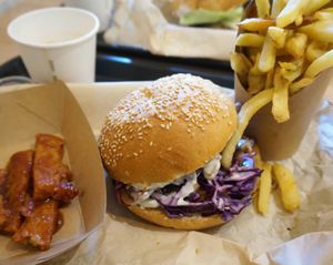 Christmas Rudolph + Buffalos de Ginger + Fries at Theory (ex-BurgerTheory) in Paris