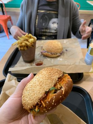 Front: Sitting Bull. Back: the delicious crispy fries and amazing ketchup + King Kong burger.  at Theory (ex-BurgerTheory) in Paris