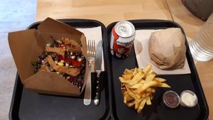 burger et salade bis at Theory (ex-BurgerTheory) in Paris