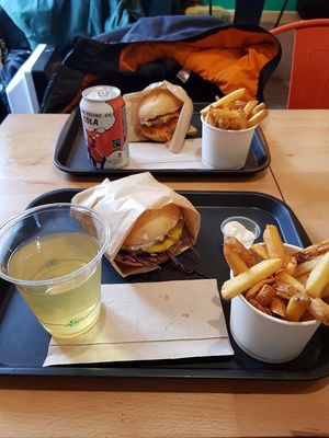 Oben: Le sitting Bull; unten: le king kong at Theory (ex-BurgerTheory) in Paris