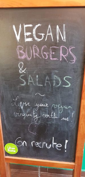 😂🍔🍟🌱 at Theory (ex-BurgerTheory) in Paris