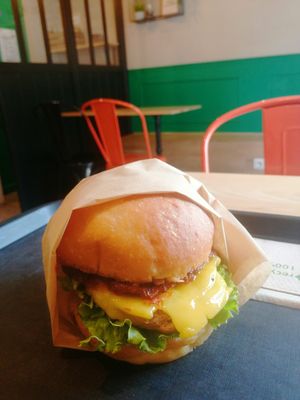 Big babe burger, 9.50€ at Theory (ex-BurgerTheory) in Paris