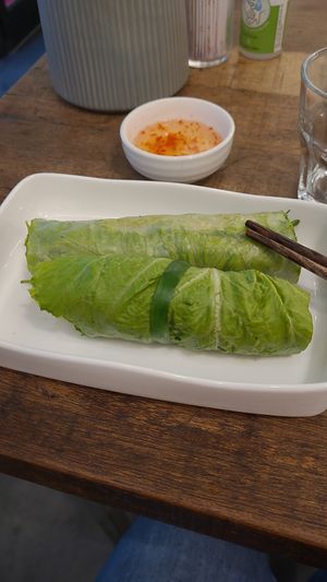 Summer Roll und Filled Musterd Leave Roll at Mang's Mania in Ho Chi Minh City