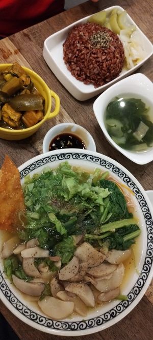 Cold rolls and noodles at Mang's Mania in Ho Chi Minh City