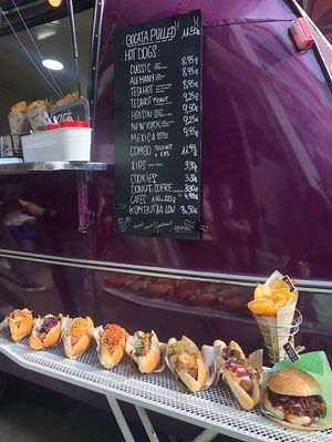 Comida rápida vegana súper buena!😍 El hot dog picante está muymuy bueno y súper conseguido!  at La Teca Burger in Sabadell