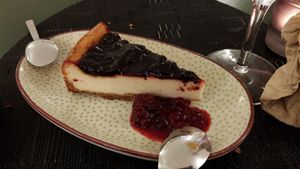 Delicious cheesecake at La Teca Burger in Sabadell