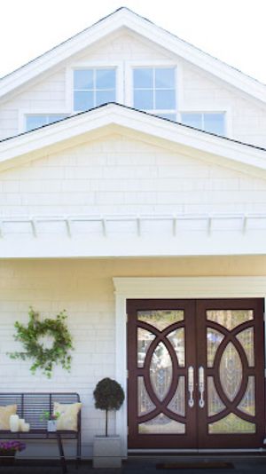 Anya at Anya in Thompson