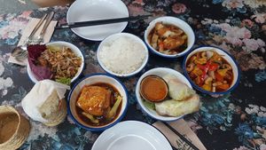 5 different Bowls + rice at li.ke in Berlin