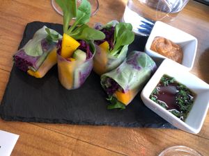 Perfect food and friendly staff 🌱🌱🌱🌱🌱 at Roots & Rolls in Barcelona