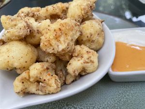 Popcorn - Palomitas de coliflor con especias  at Roots & Rolls in Barcelona