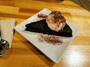 Very good avocado brownie and coconut ice-cream, a nice surprise to justify 39 euros per person at Roots & Rolls in Barcelona