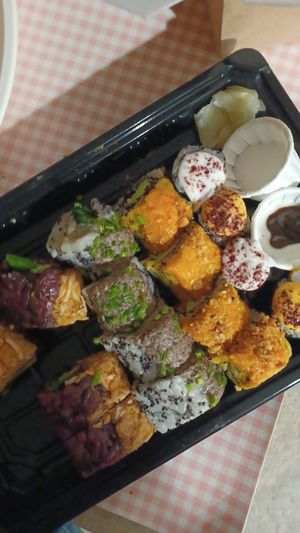 Surtido de makis at Roots & Rolls in Barcelona