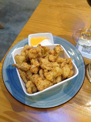 Fried cauliflower at Roots & Rolls in Barcelona