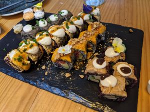 Sushi degustación at Roots & Rolls in Barcelona