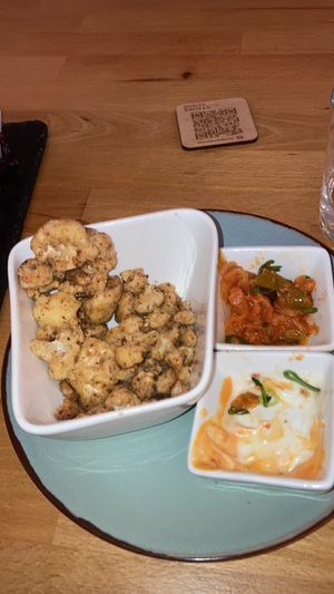Coliflor palomita + kimchi   at Roots & Rolls in Barcelona