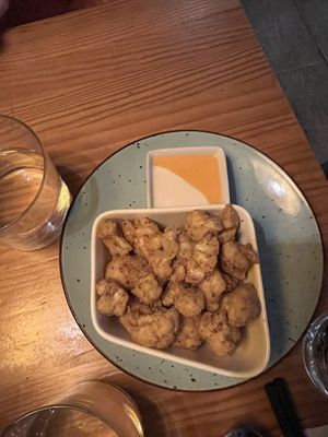 Cauliflower popcorn = amazing   at Roots & Rolls in Barcelona