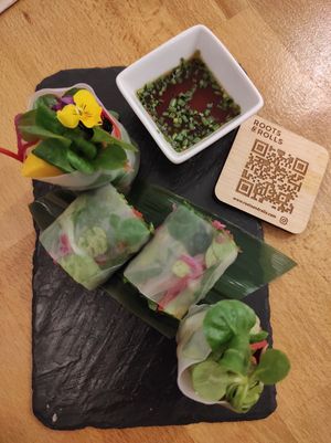 Ensalada rolls at Roots & Rolls in Barcelona