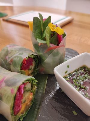 Ensalada rolls at Roots & Rolls in Barcelona