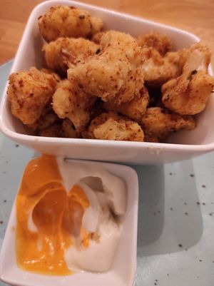 Palomitas de coliflor at Roots & Rolls in Barcelona