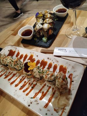 Este sushi es de otro planeta at Roots & Rolls in Barcelona