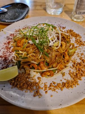 Pad thai at Roots & Rolls in Barcelona
